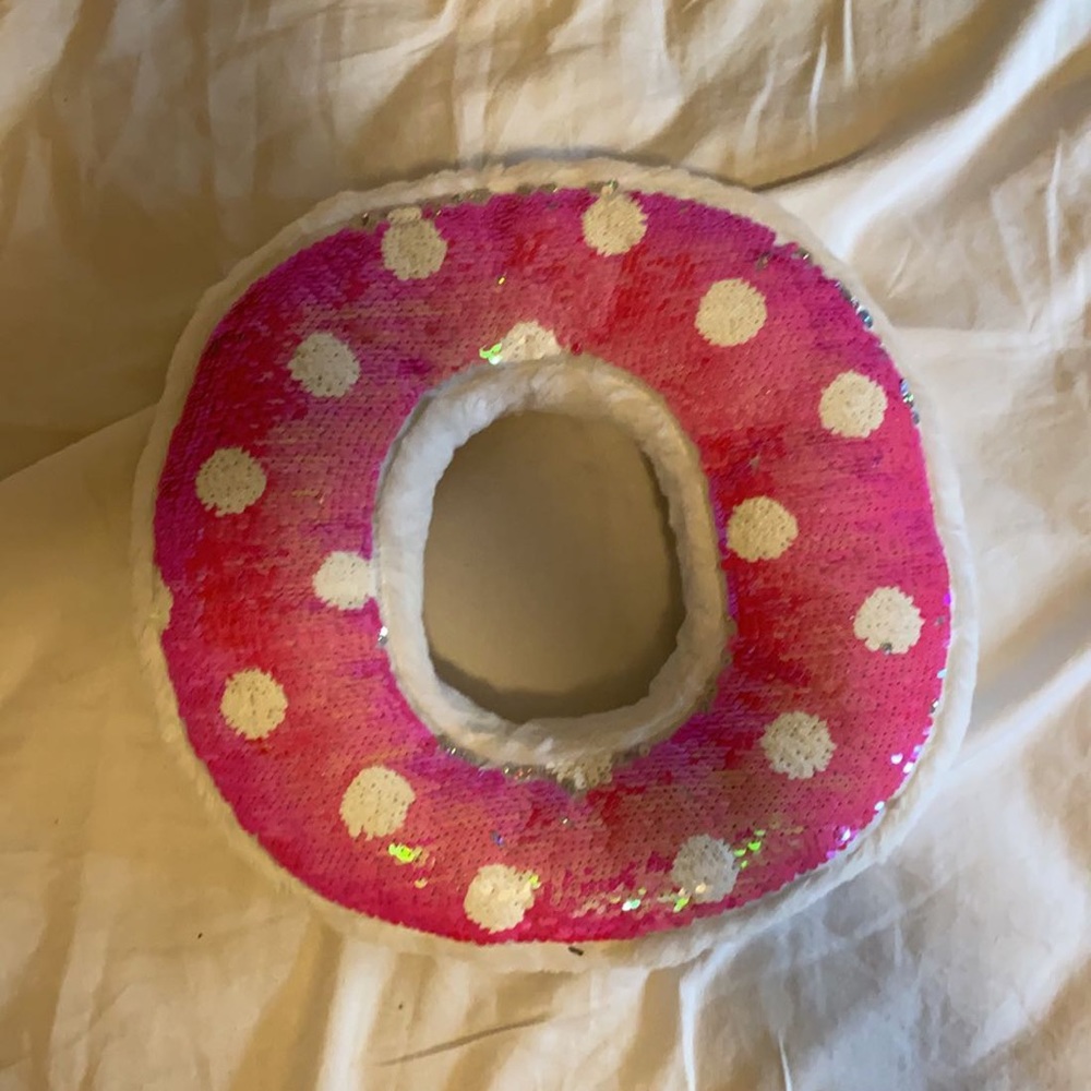 O SHAPED REVERSE SEQUIN PILLOW